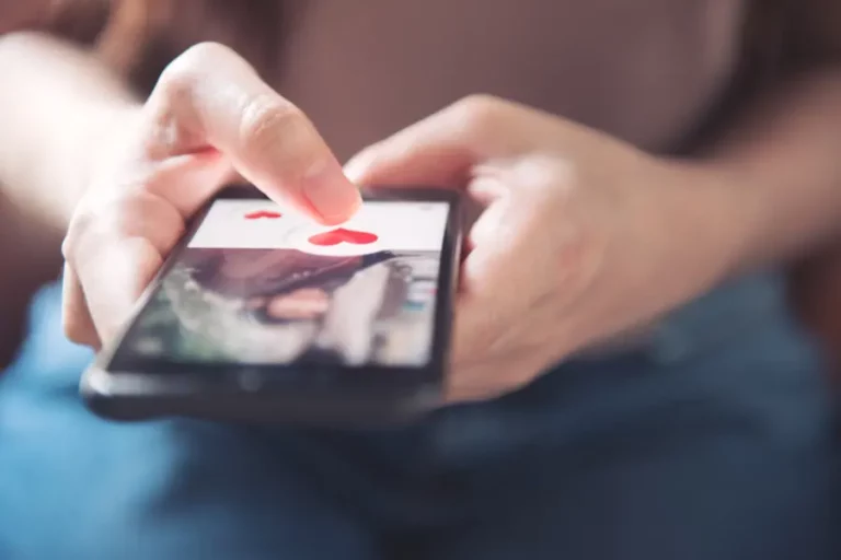 Break the Dating Cycle: Find Lasting Love with Self-Reflection & Shared Values